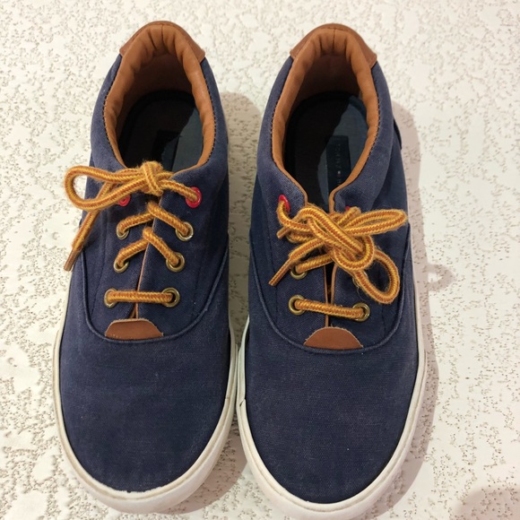 Tommy Hilfiger  size 2 - Picture 2 of 10